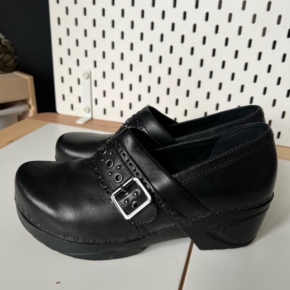 NWOT Sofft Black Leather Clogs with Buckle 9